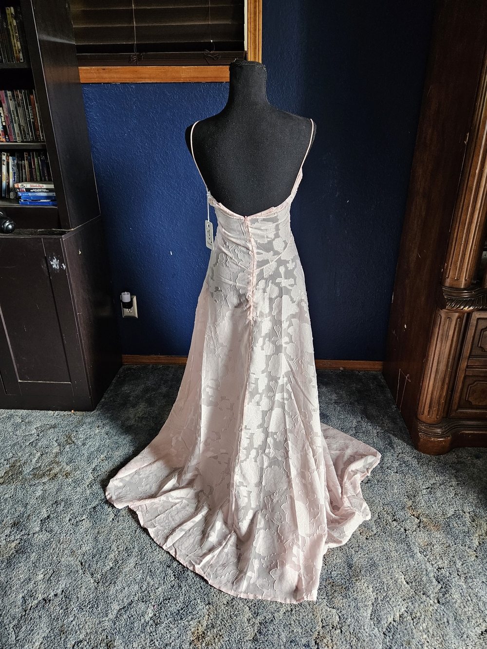 Showpo Pale Pink Floral Lace Maxi Dress size small nwt - Picture 8 of 9